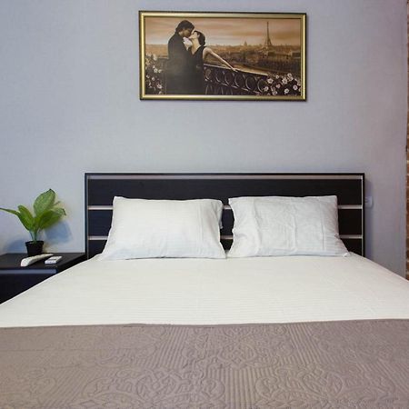 Cozy Studio In The City Center - Mykoly Khvylovoho Str 5-1 Charkiv Exteriör bild